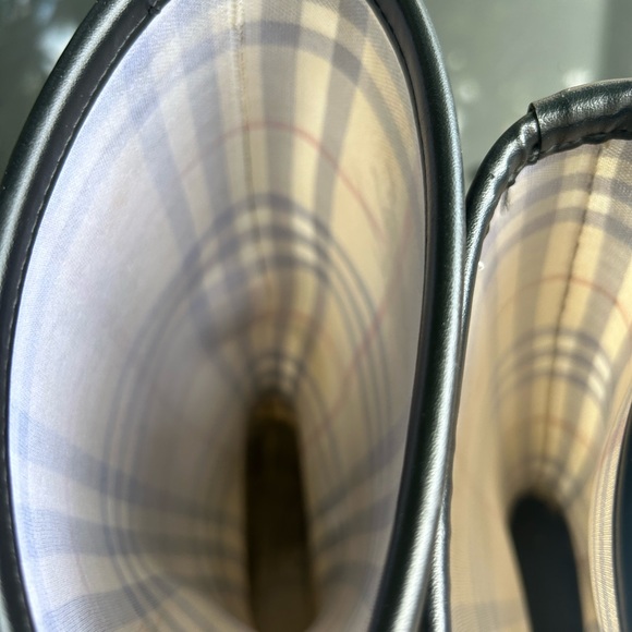 Burberry rain boots - Picture 5 of 9